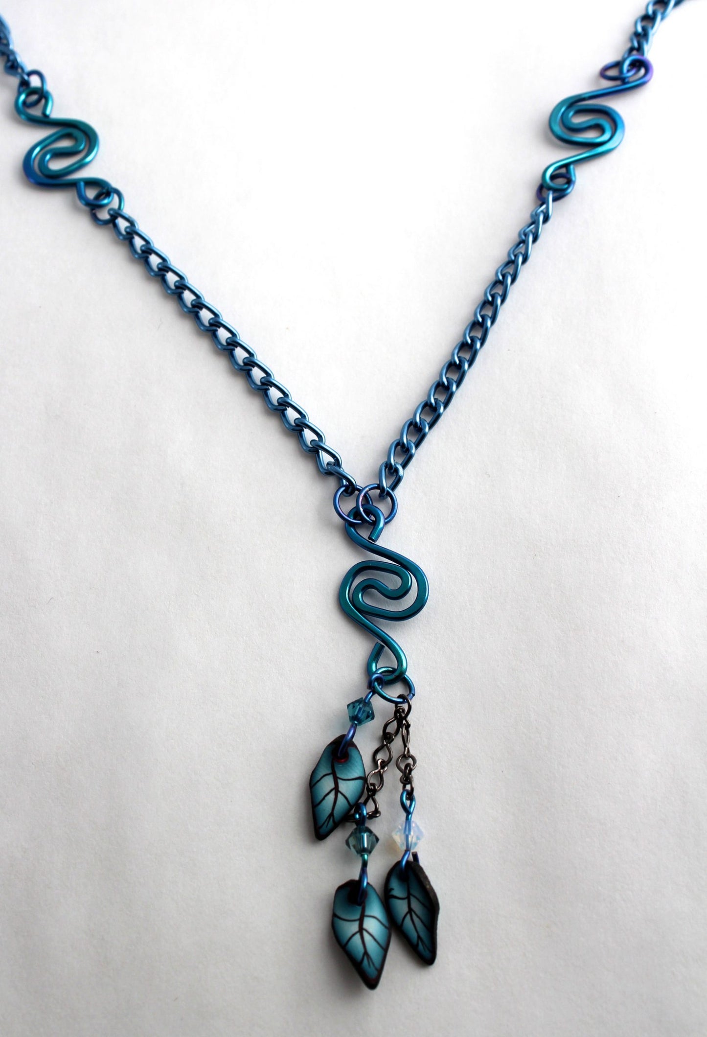 Dark Blue Dancing Leaves Chain