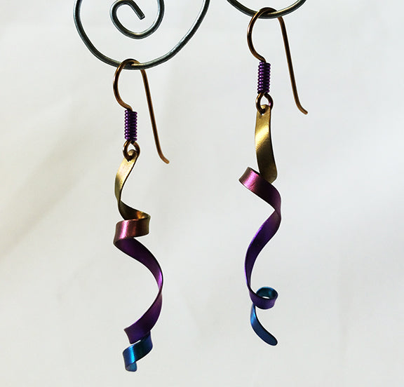 Gold - Peacock Rainbow Medium Streamers